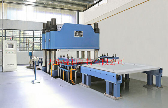 Machine de pressage pour le moulage de caoutchouc Compression 6000T Machine de vulcanisation de caoutchouc avec contrôle PLC